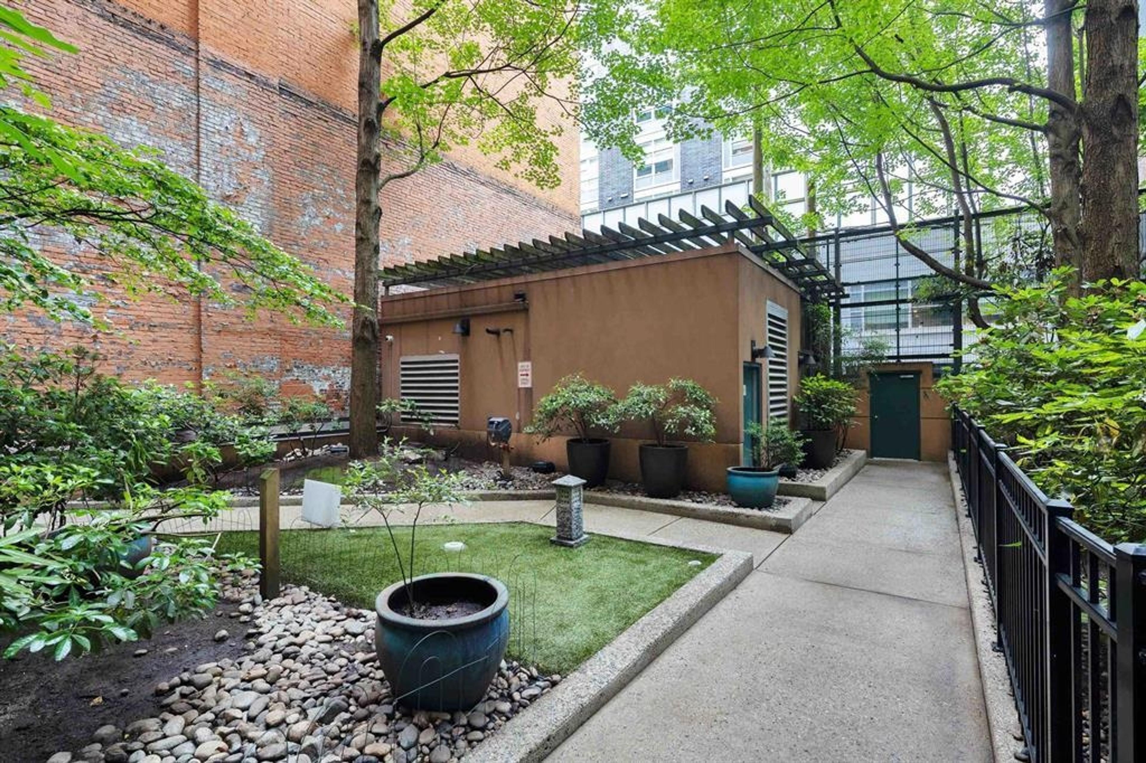 #511 22 E CORDOVA STREET - Image 39