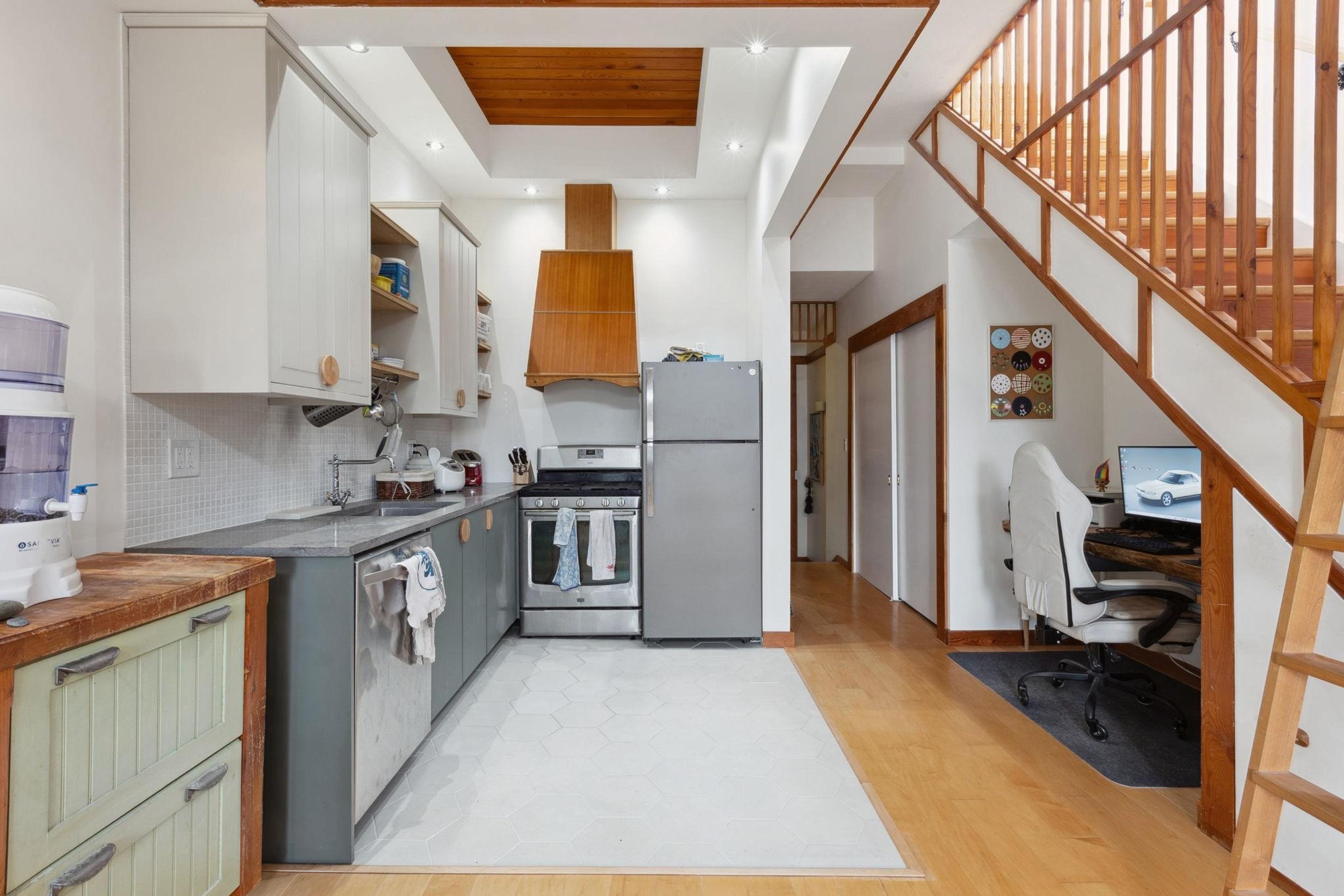 #307 980 W 22ND AVENUE - Image 13
